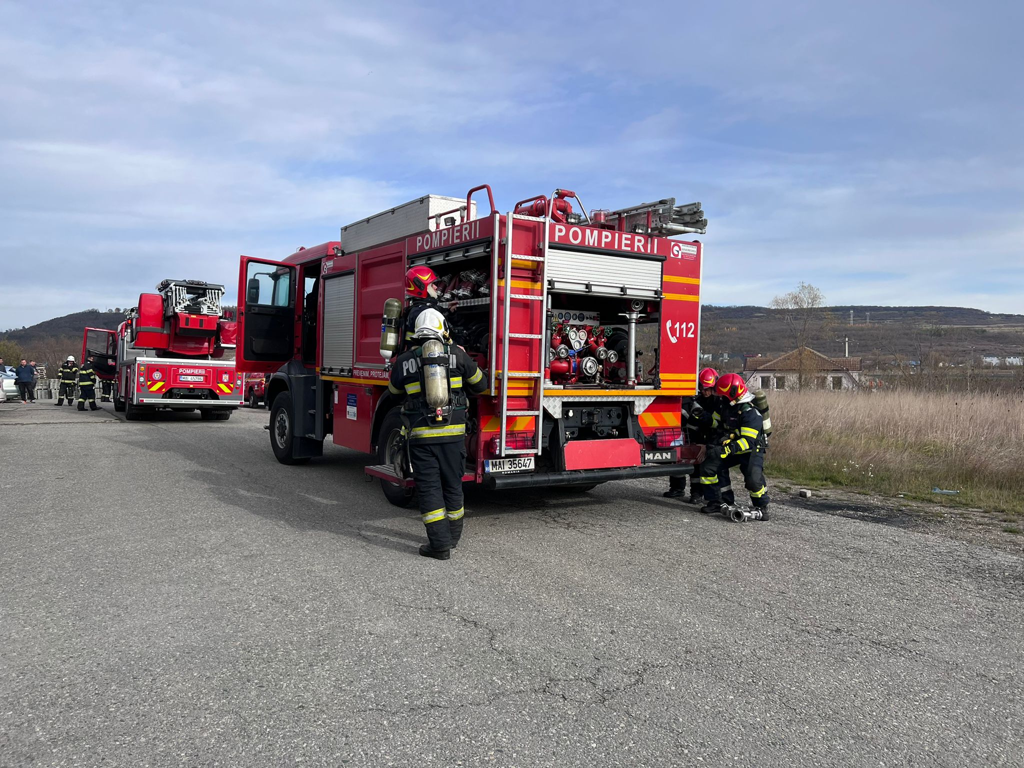 Pompieri isu incendiu