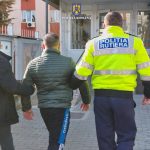 Dublă „performanță” rutieră pe un drum din Vâlcea: fără permis și băut bine, reținut 24 de ore