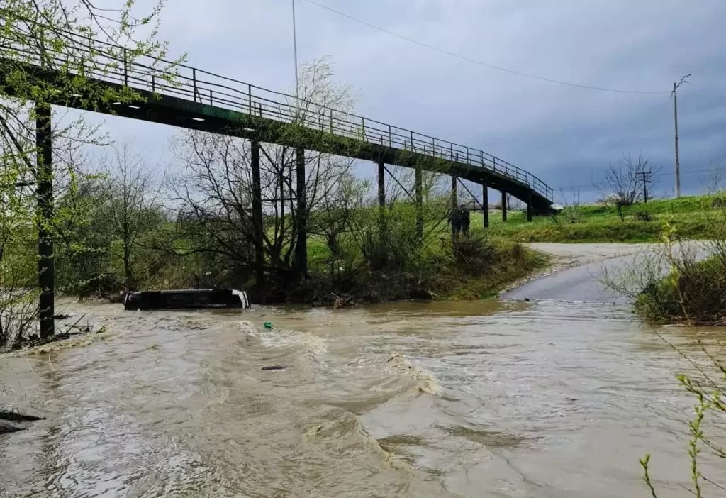 Masina luata de ape Dragasani