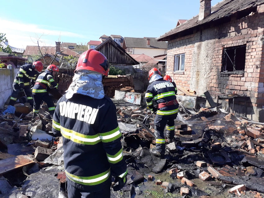 FOTO/VIDEO. Incendiu într-o gospodărie din Râmnicu Vâlcea