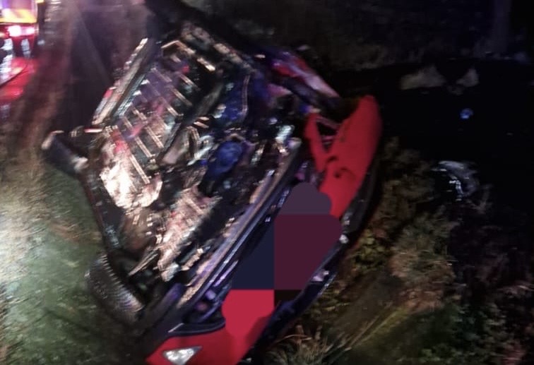 FOTO. ACCIDENT pe DN 7. Autoturism răsturnat, două victime…