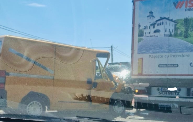FOTO. ACCIDENT la RÂURENI, pe DN 64. O persoană rănită…