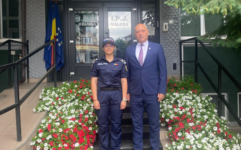Șefa de promoție de la Câmpina, în slujba vâlcenilor. Polițista Udrea Ștefania Teodora s-a alăturat IPJ Vâlcea