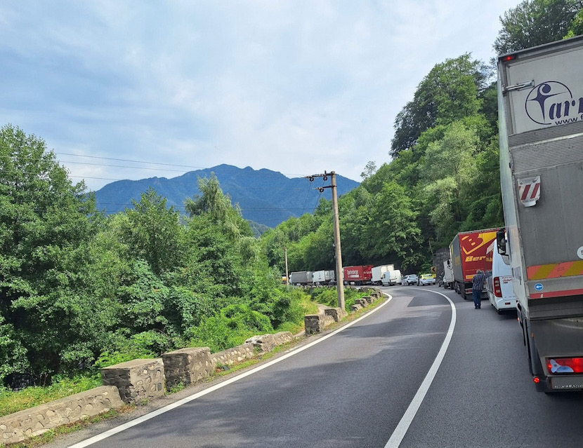 Atenție, șoferi! Lucrări și blocaje temporare pe DN 7, DN 67 și alte drumuri din Vâlcea, în 28 iulie