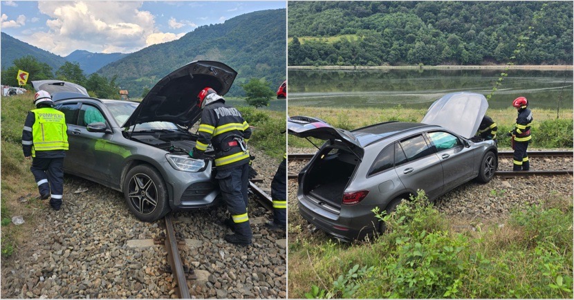 FOTO. ACCIDENT pe VALEA OLTULUI. A ajuns cu mașina pe calea ferată…