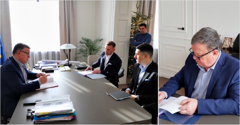 1BA909AD-0657-403F-9715-E34EFAECBD64