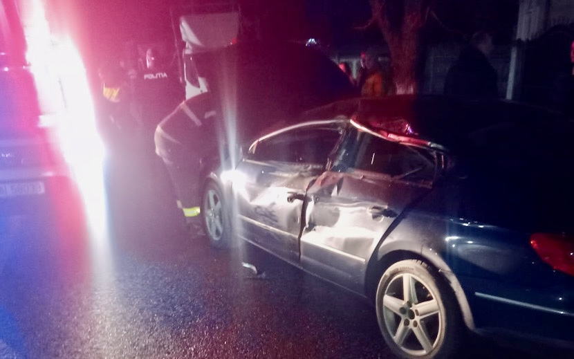 FOTO – ACCIDENT noaptea trecută la DRĂGĂȘANI. Un adolescent a fost rănit…