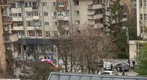 F6EC7E68-DEFD-470E-AC46-842AB884441C