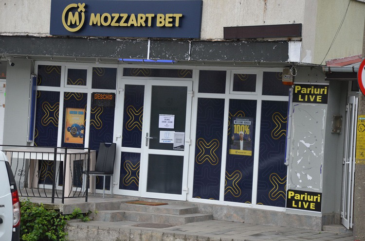 81731AC2-A0C0-4049-B294-B3F1A6F63AD0