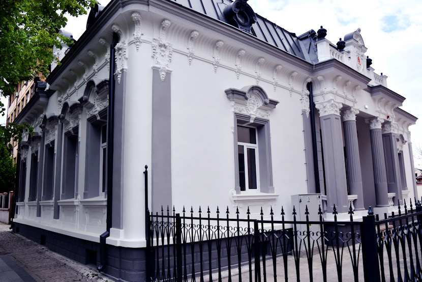 CFFDEEB9-8C1A-45B6-9905-E39B8635EAB0