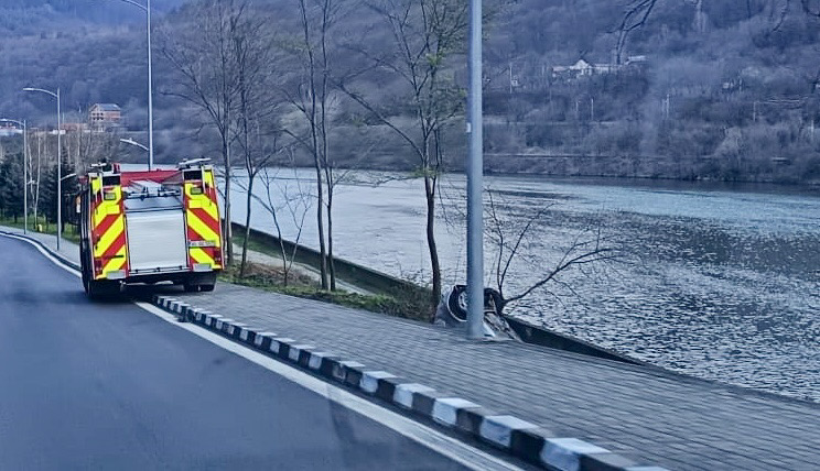 AF69565A-9CC7-4739-AA39-E1C82E21637B