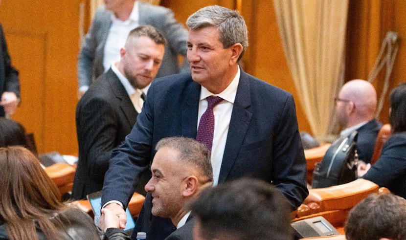 FA3F6603-F6AC-4B3B-9614-0E673C1F6122