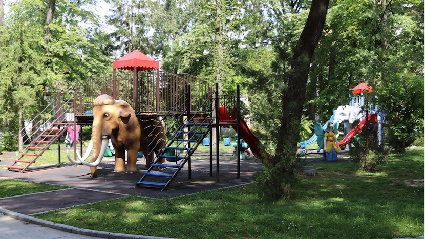 Loc de joaca parc zavoi