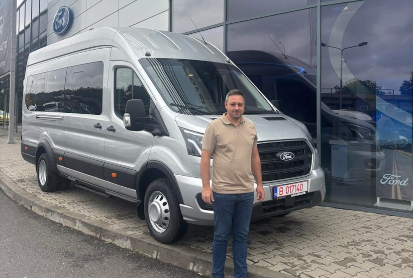 FOTO – Băbeni are un microbuz școlar nou. Vehiculul vechi, înlocuit pentru că era prea uzat